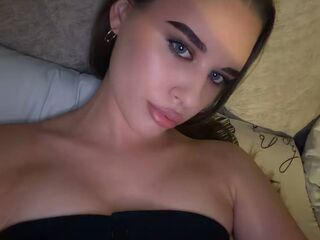 bedroom livesex RhiannonJumper