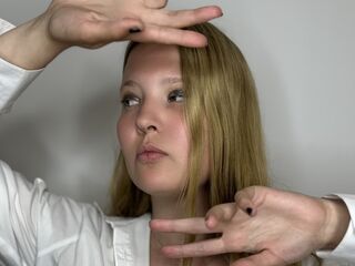 naughty cam girl fingering shaved pussy RosalindaKisor