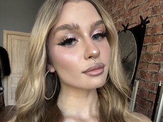 masturbating camgirl SaphiraLuxe