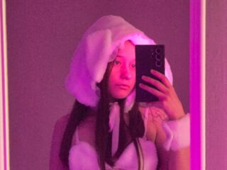 topless cam girl SophieKuper