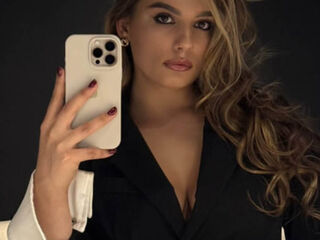 naughty camgirl fingering pussy TaHillmer