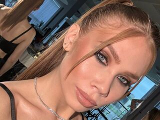 hot cam girl masturbating with vibrator TawnyaCarwell