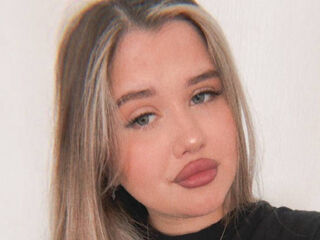 hot chatroom TeishaFarwell