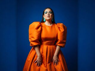 naked camgirl masturbating with vibrator VivianaGrays